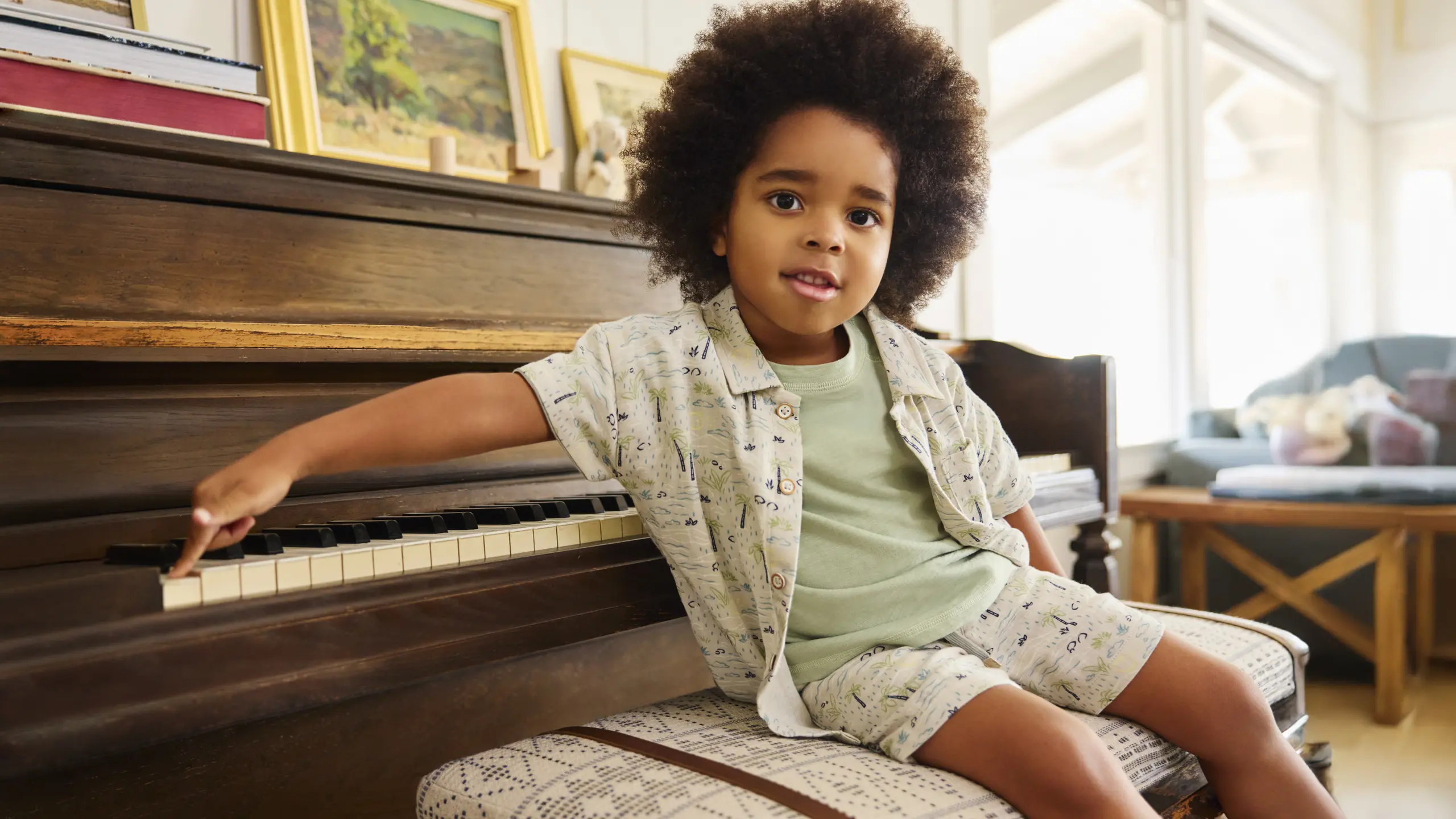 Kid sitting at the piano